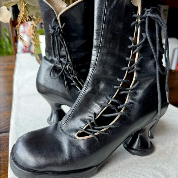 8.5 Fluevog Mini Sugar laceup boots Rare - Picture 1 of 9